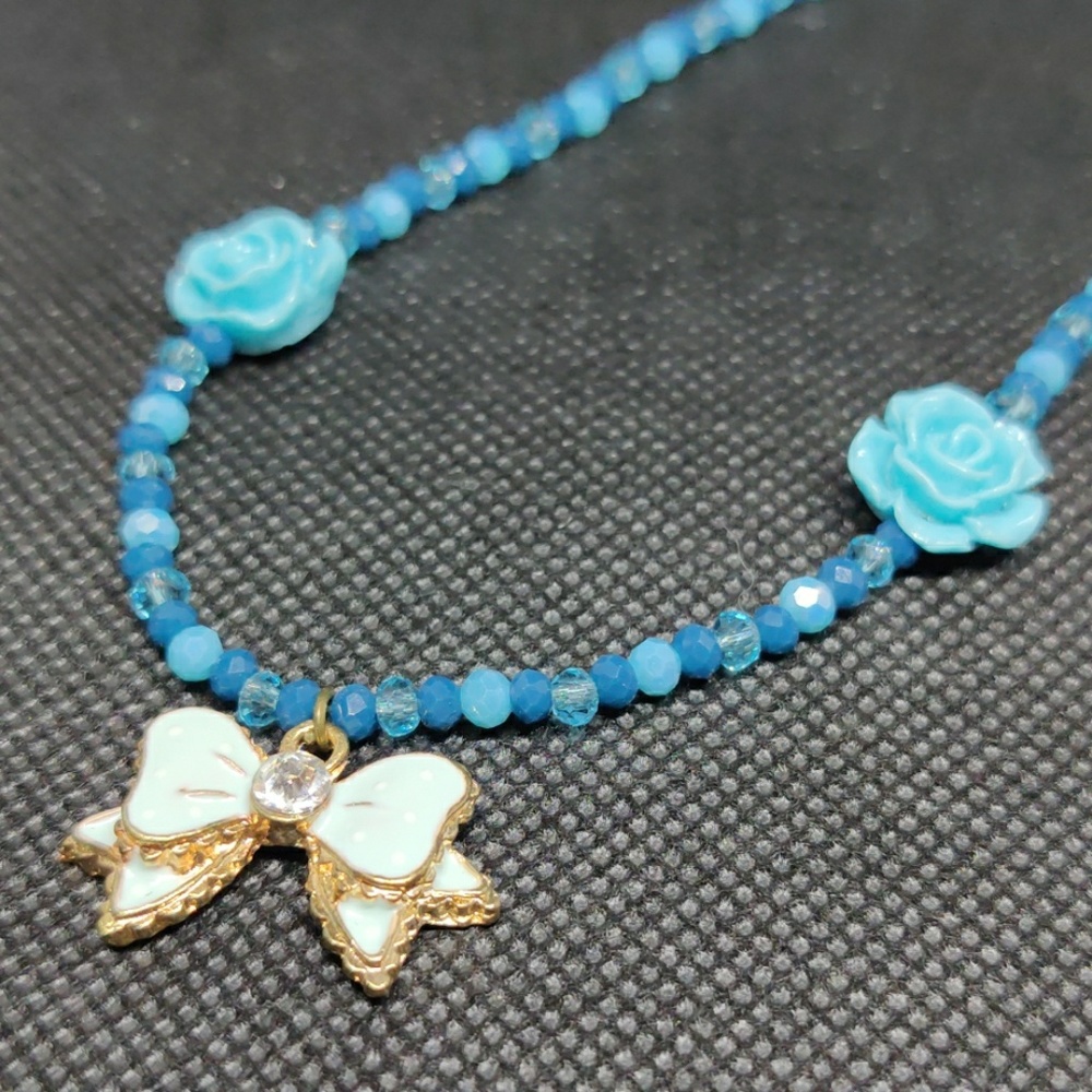 Bow Necklace